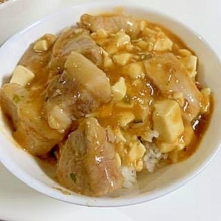 ごろごろ豚肉入り　麻婆丼